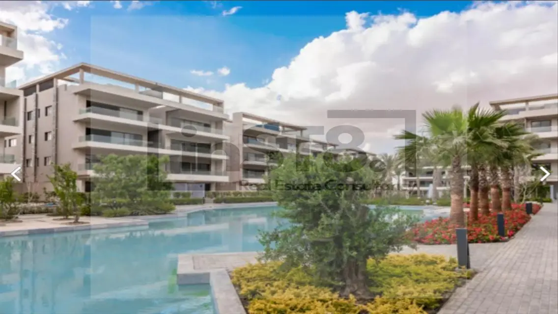 Luxury Villa for Sale in ST81 with Private Pool and Garden