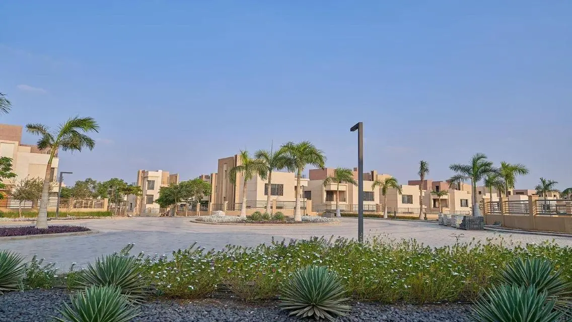 Luxurious Apartment with Stunning Lake View