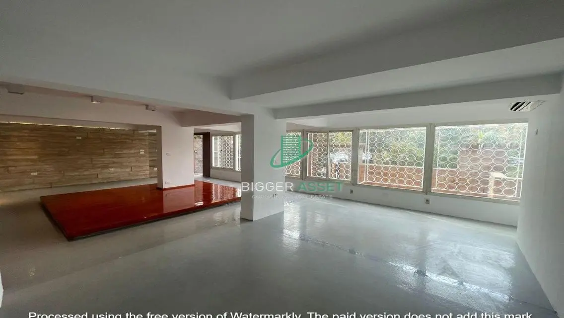 Spacious 400sqm Apartment for Sale in Prime Location