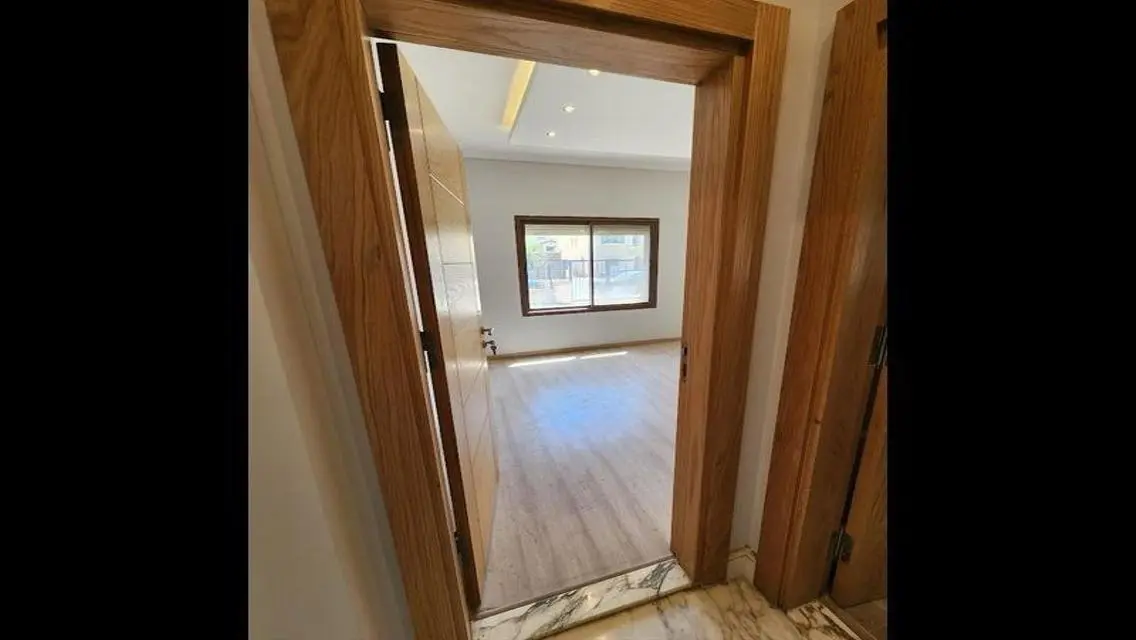 Luxurious Apartment with Modern Amenities for Sophisticated Living
