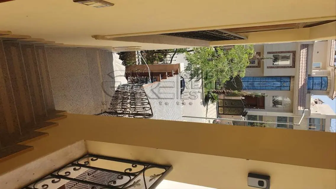 شقة فاخرة للبيع بمساحة مريحة في موقع مميز