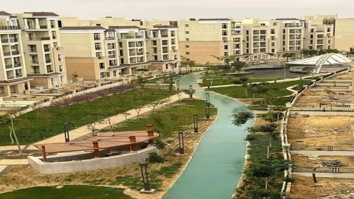 شقة فاخرة للبيع بمساحة شاسعة