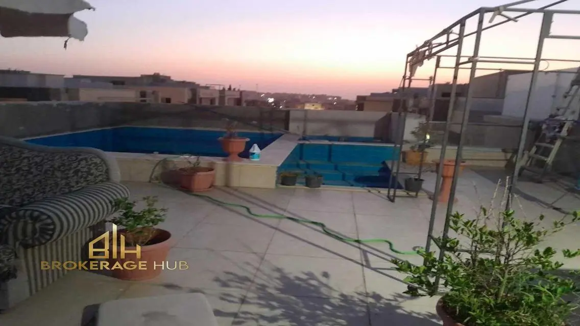 فيلا فاخرة للبيع بمساحة مريحة