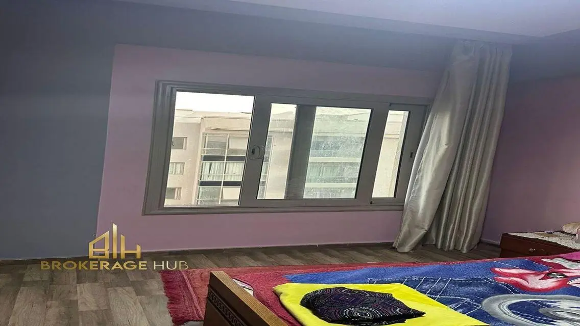 فيلا فاخرة للبيع بمساحة مريحة
