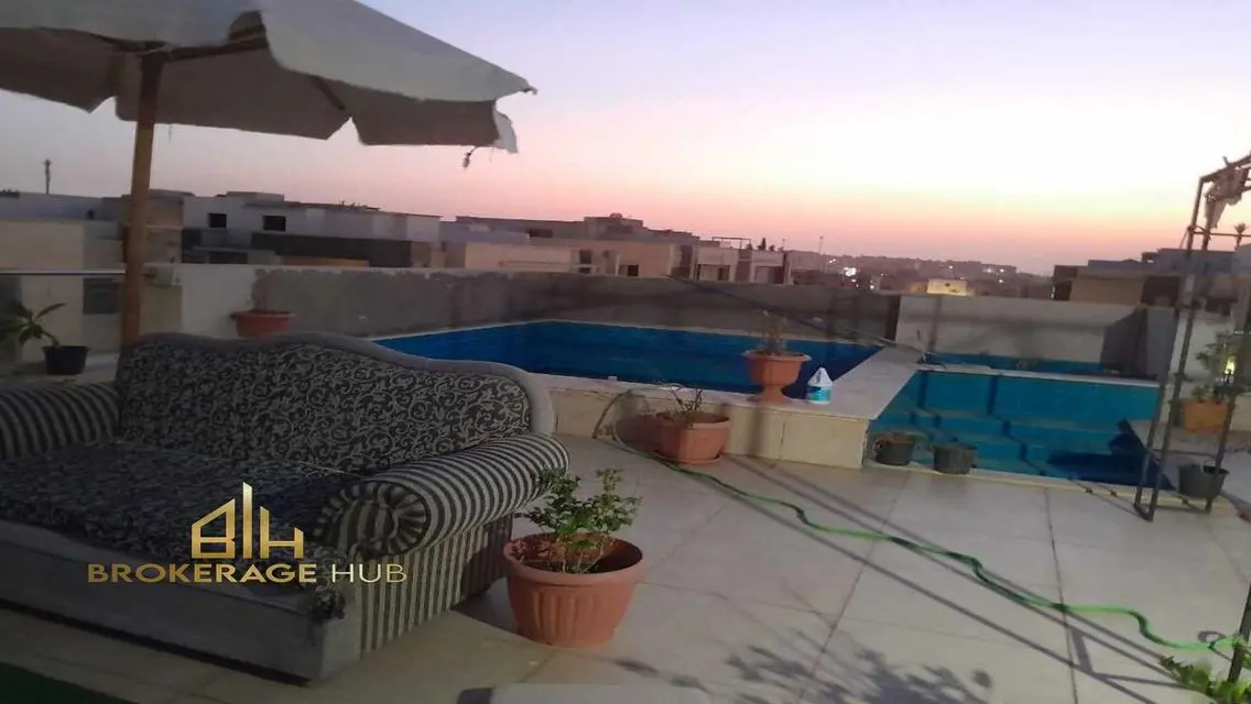 فيلا فاخرة للبيع بمساحة مريحة