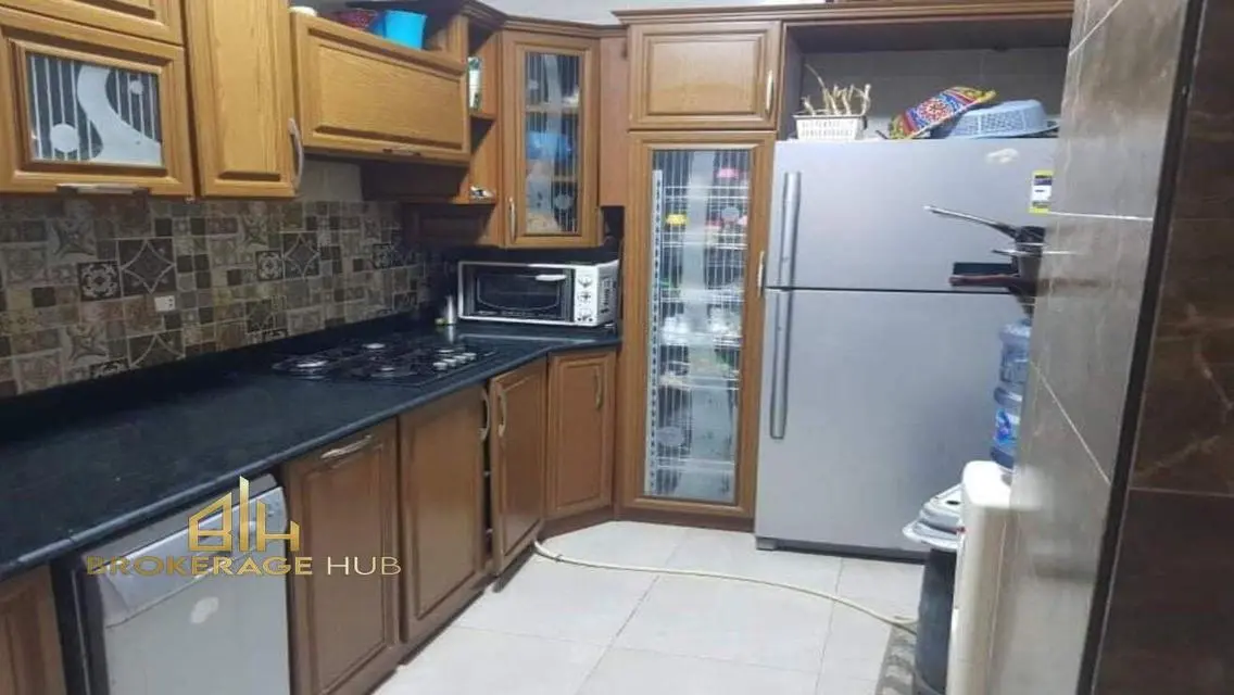 فيلا فاخرة للبيع بمساحة مريحة