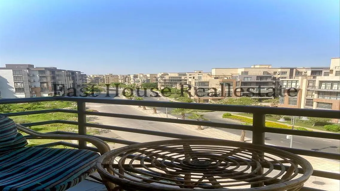 Luxury Apartment with Stunning Lakeside View
