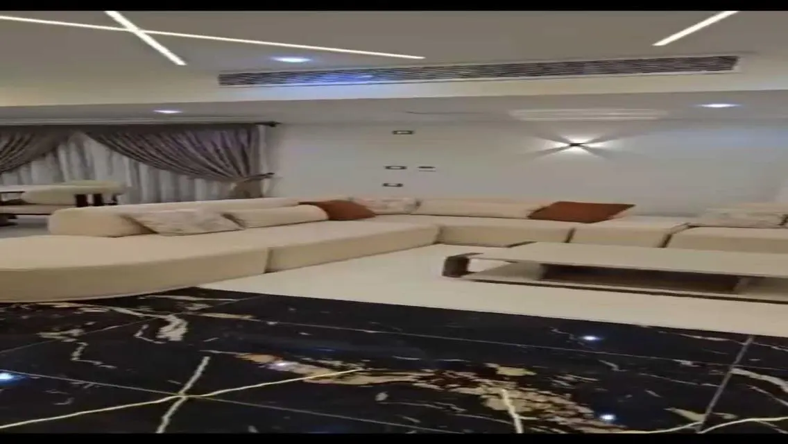 شقة مميزة 3 غرف نوم مع حديقة خاصة ومرافق متميزة