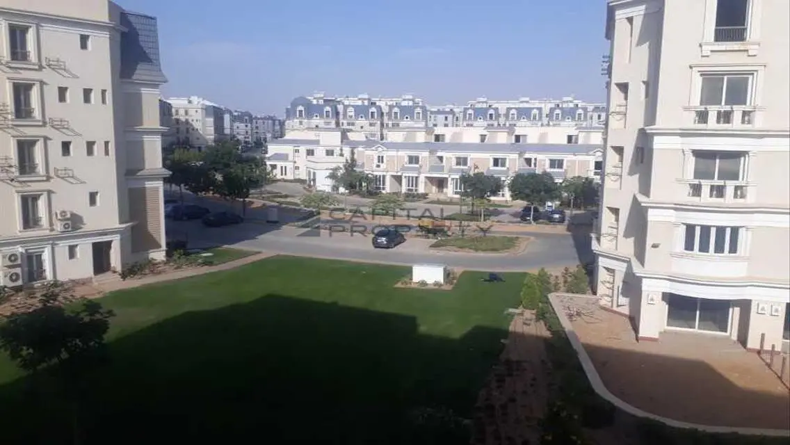 شقة فاخرة بمساحة 200 متر مع مسبح مشترك وحارس أمن