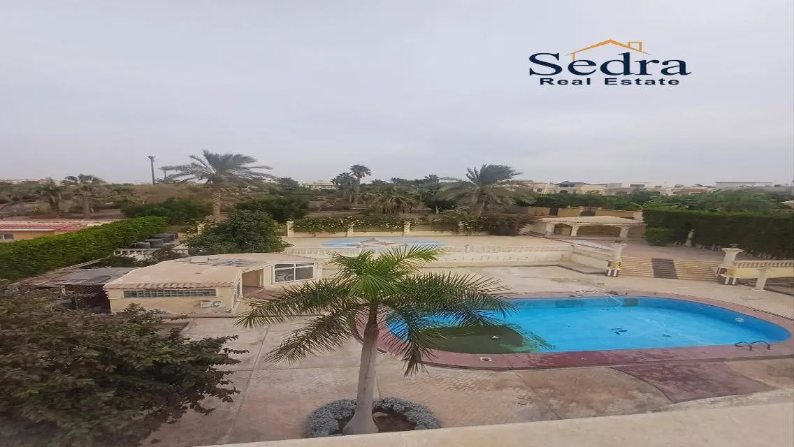 Luxurious Villa with Spacious Grounds and Private Garden