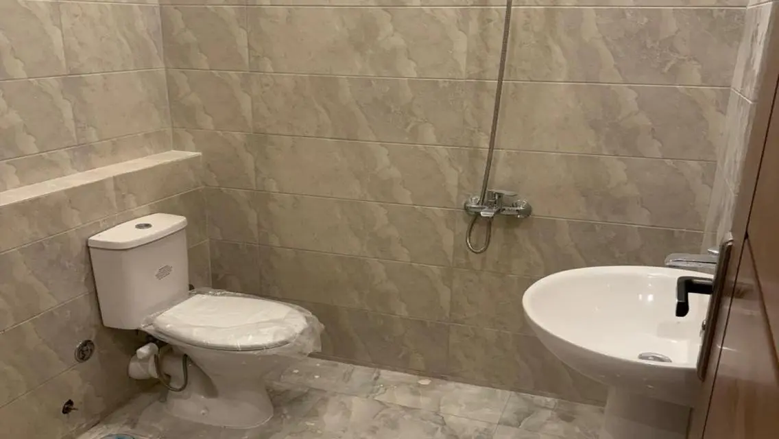 شقة مميزة للايجار في مبنى حديث
