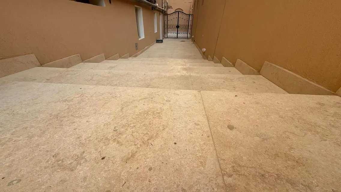 شقة مميزة للايجار في مبنى حديث