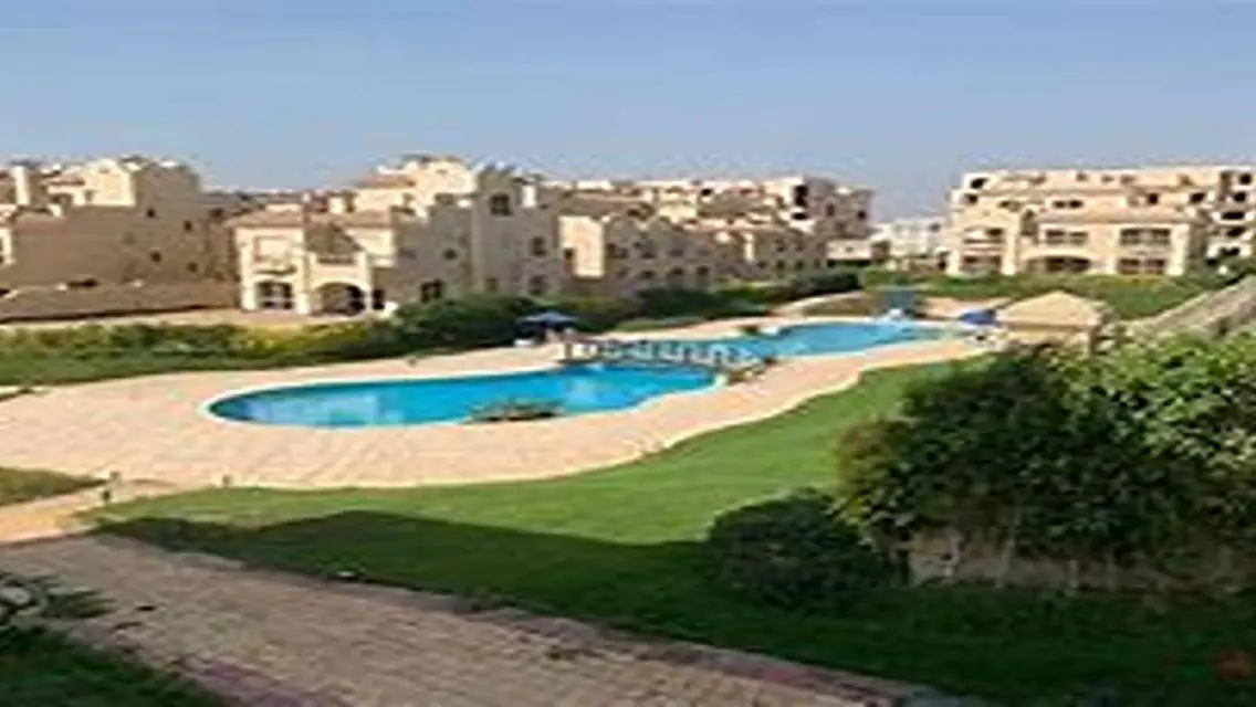 فيلا فاخرة للإيجار تطل على بحيرات