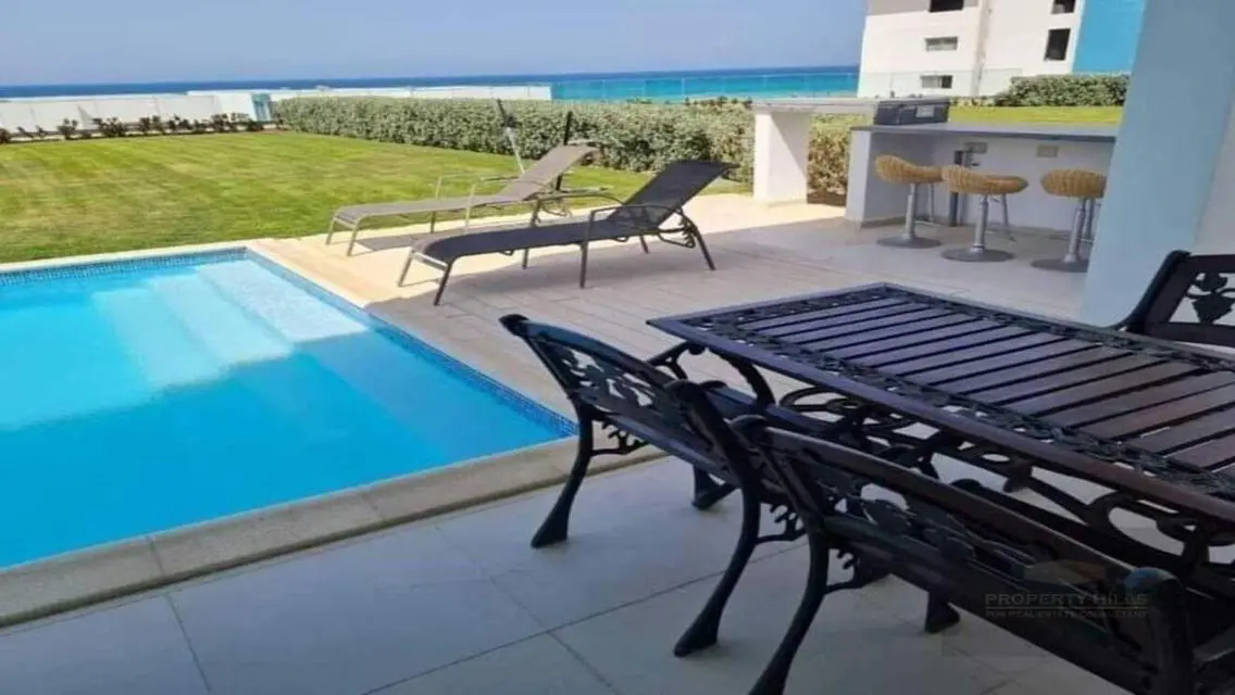 فيلا مميزة للبيع بحمام سباحة وحديقة خاصة
