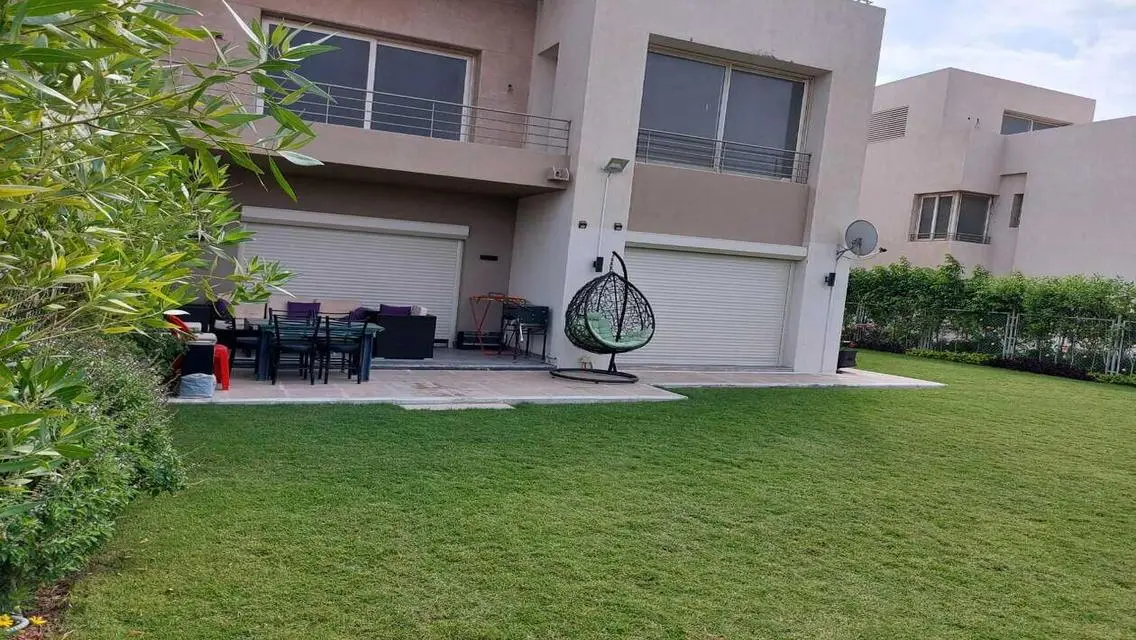 شقة فاخرة في قلب المدينة مع بحيرات