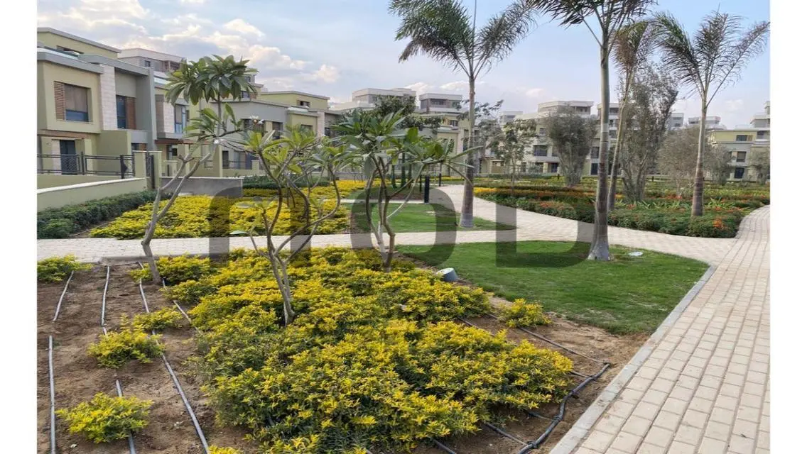 Luxurious Apartment in Downtown with Private Garden and Pool