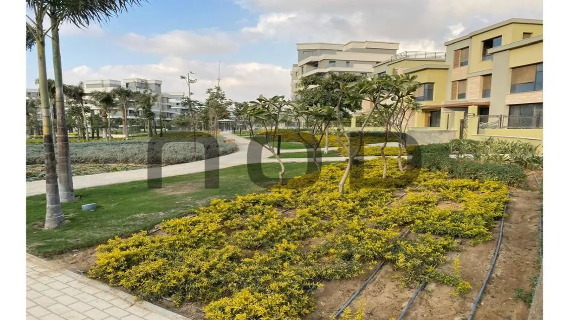 Luxurious Apartment in Downtown with Private Garden and Pool
