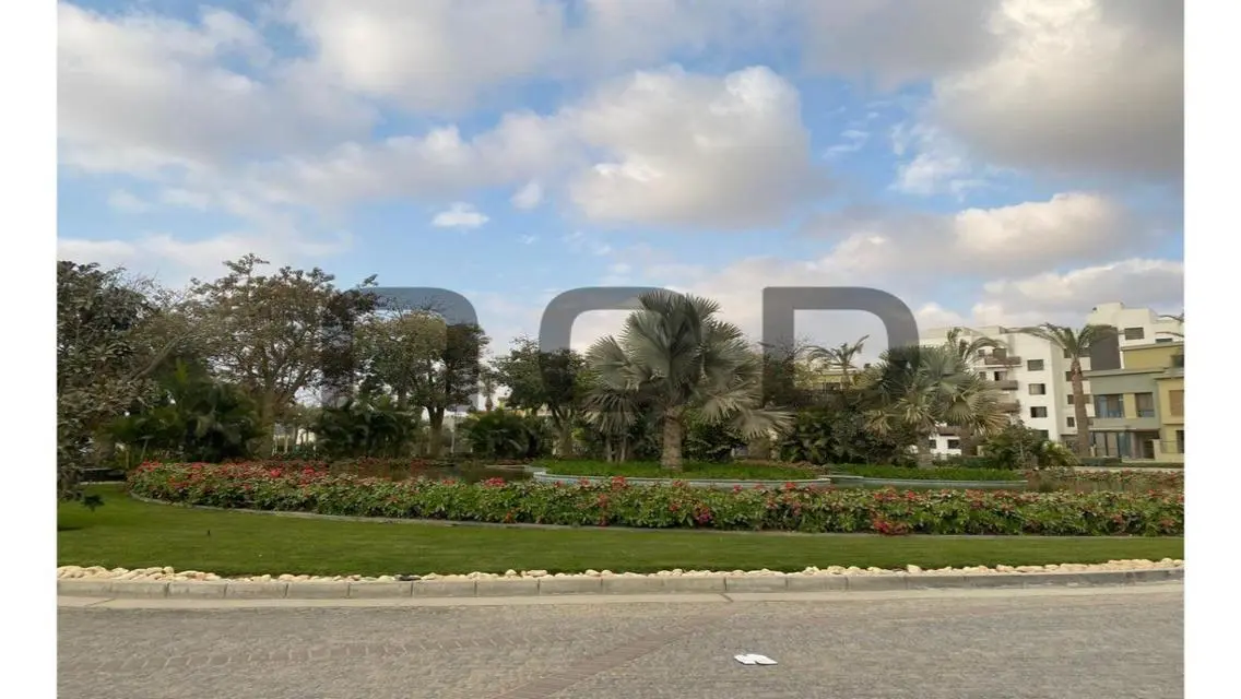 Luxurious Apartment in Downtown with Private Garden and Pool