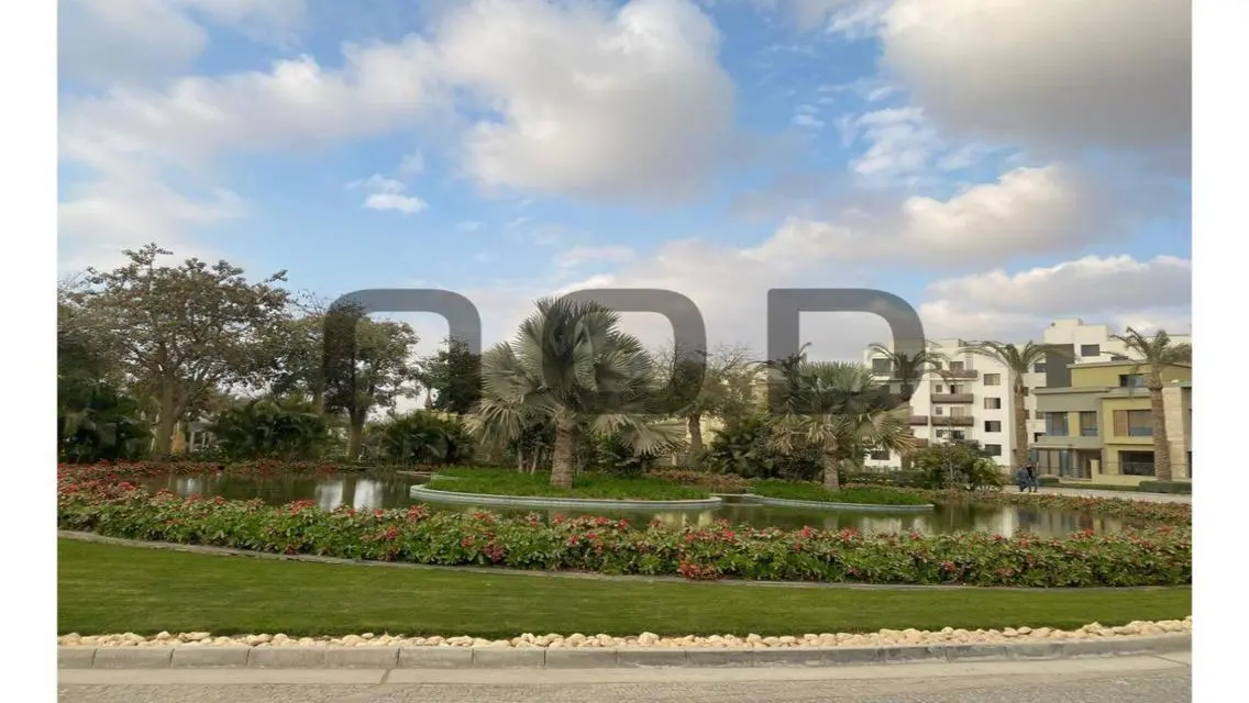 Luxurious Apartment in Downtown with Private Garden and Pool