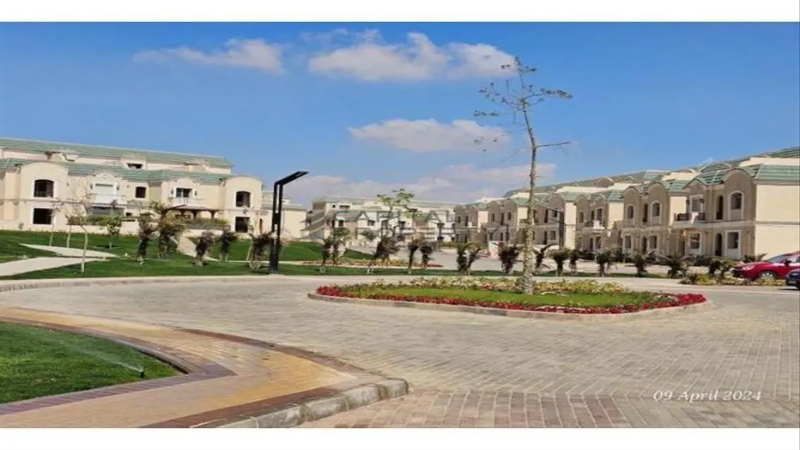 شقة فاخرة للبيع مع غرفة خادمة ومسبح مشترك