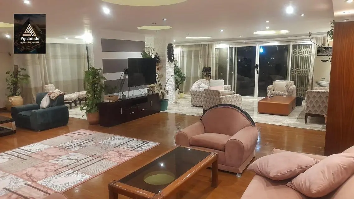 شقة فاخرة للبيع مع حديقة خاصة