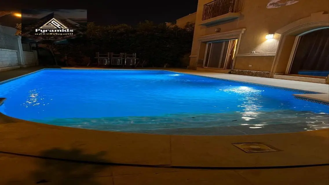 فيلا فاخرة للبيع بمساحة واسعة