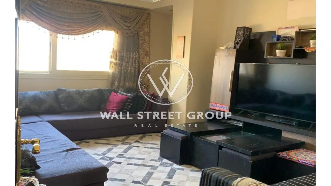 شقة فاخرة بمساحة 300 متر للبيع