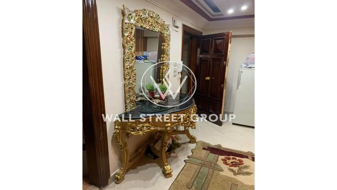 شقة فاخرة بمساحة 300 متر للبيع