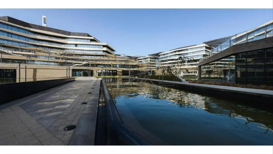 Office for Rent in Polygon Beverly Hills - 143 m²