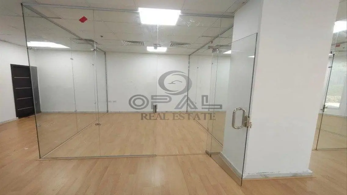Office for Rent in Polygon Beverly Hills - 143 m²