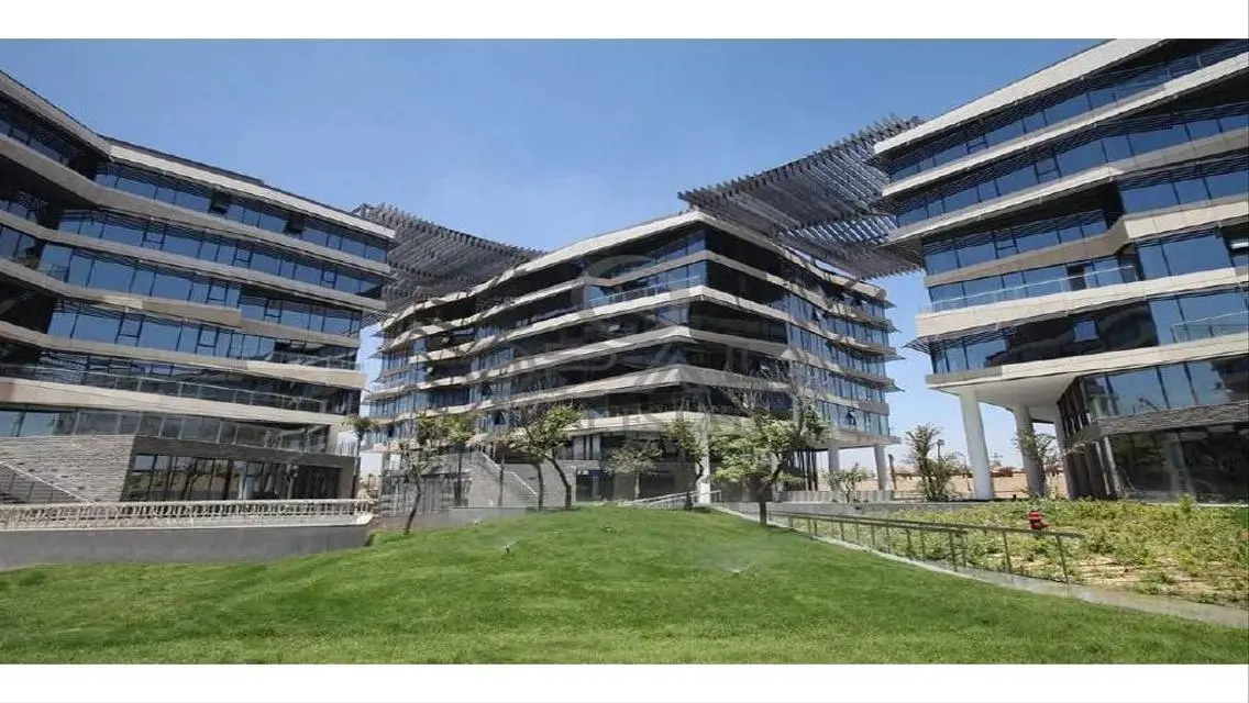 Office for Rent in Polygon Beverly Hills - 143 m²