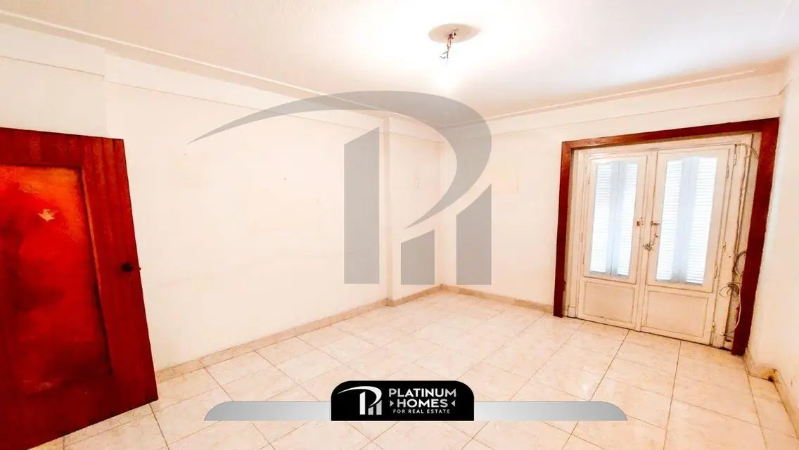 Stunning 250 sqm Apartment Overlooking the Lake