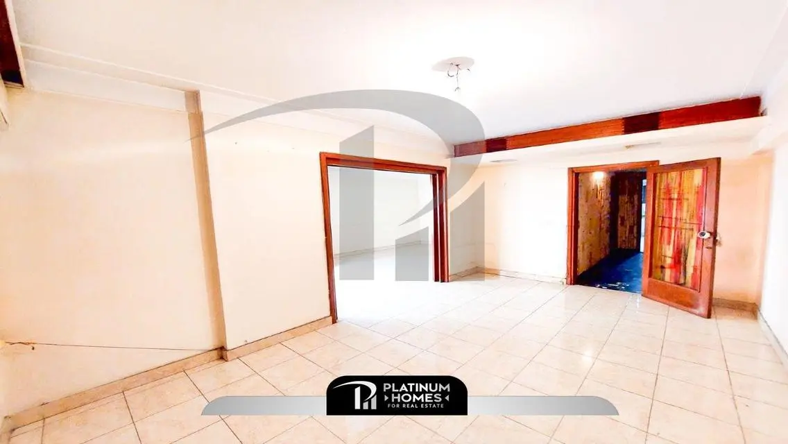 Stunning 250 sqm Apartment Overlooking the Lake