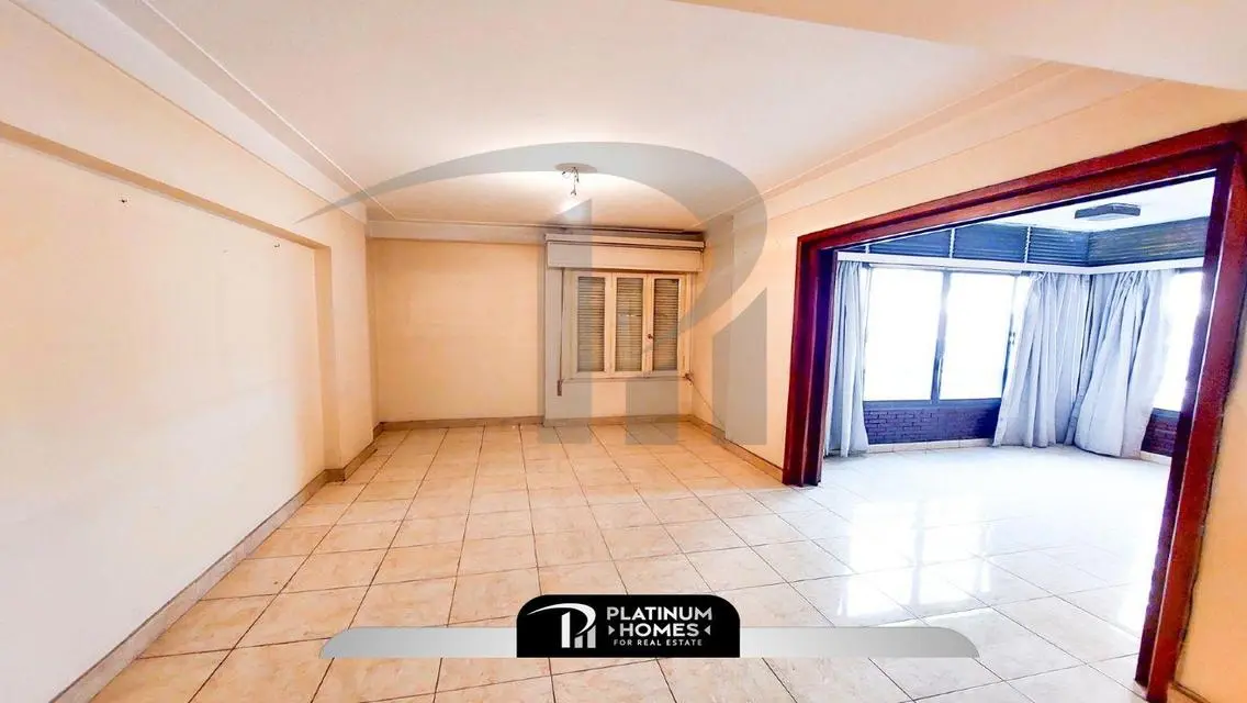 Stunning 250 sqm Apartment Overlooking the Lake