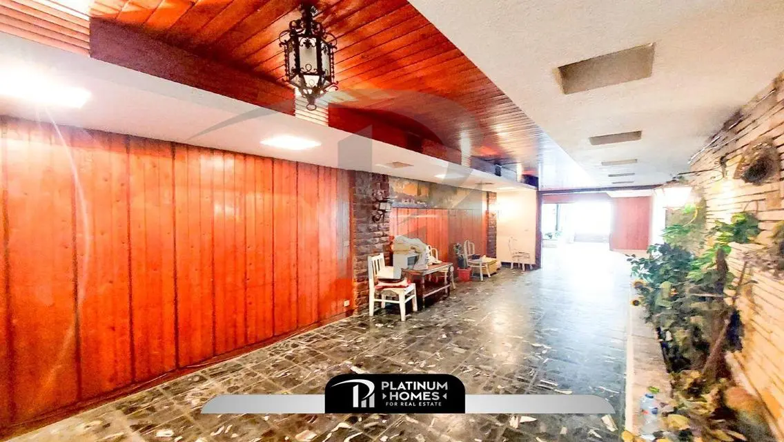 Stunning 250 sqm Apartment Overlooking the Lake