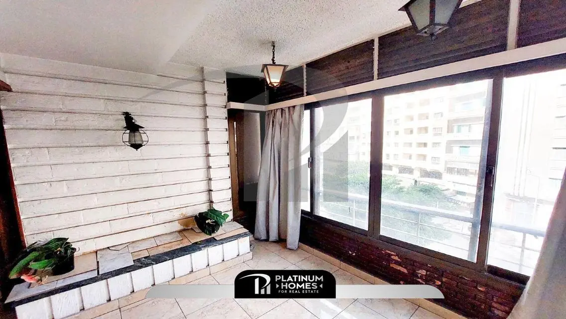 Stunning 250 sqm Apartment Overlooking the Lake
