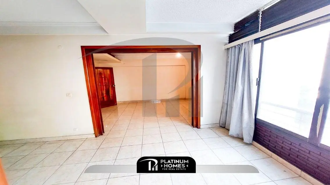 Stunning 250 sqm Apartment Overlooking the Lake