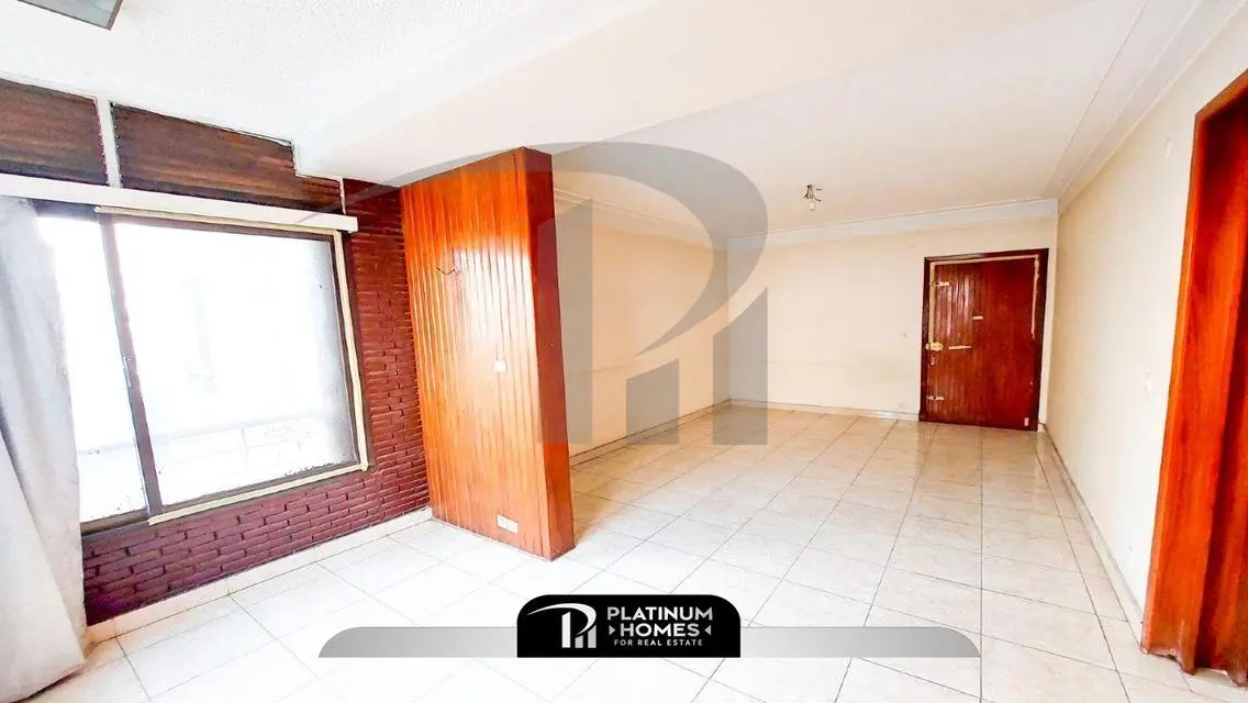 Stunning 250 sqm Apartment Overlooking the Lake