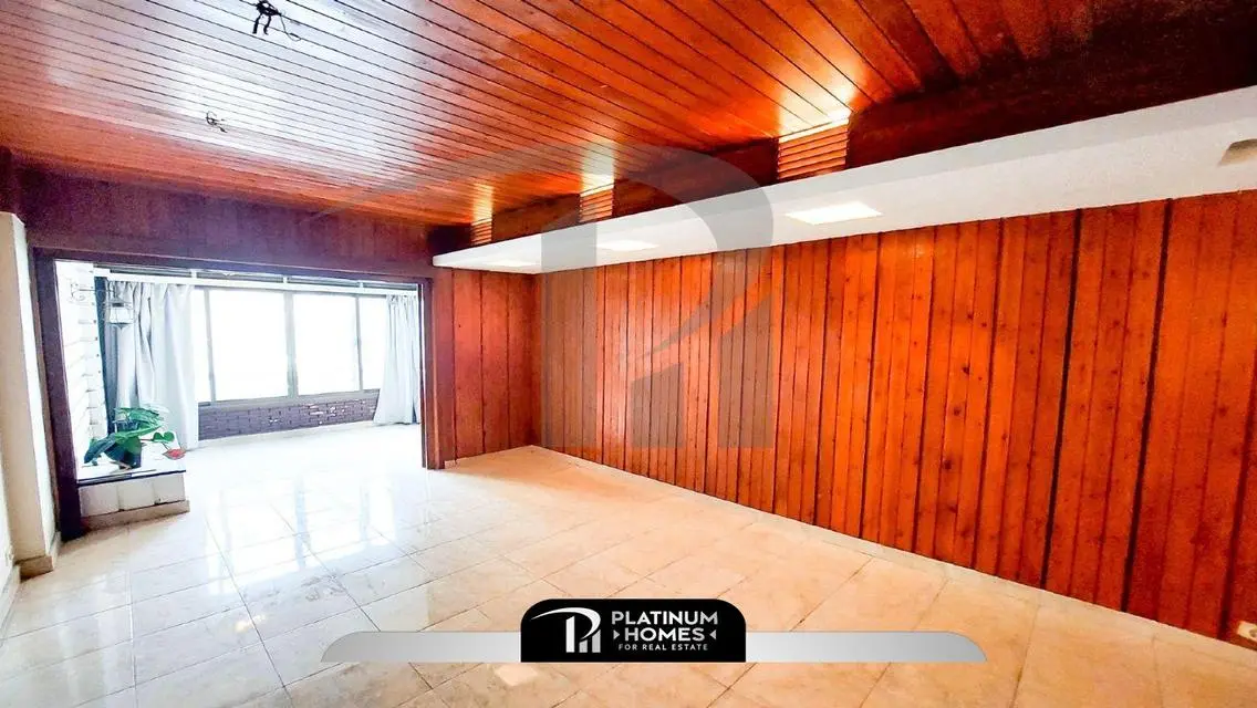 Stunning 250 sqm Apartment Overlooking the Lake