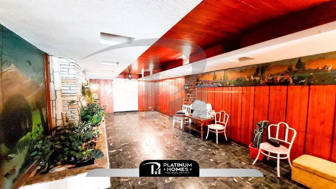 Stunning 250 sqm Apartment Overlooking the Lake