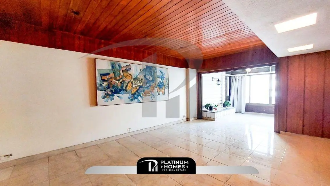 Stunning 250 sqm Apartment Overlooking the Lake