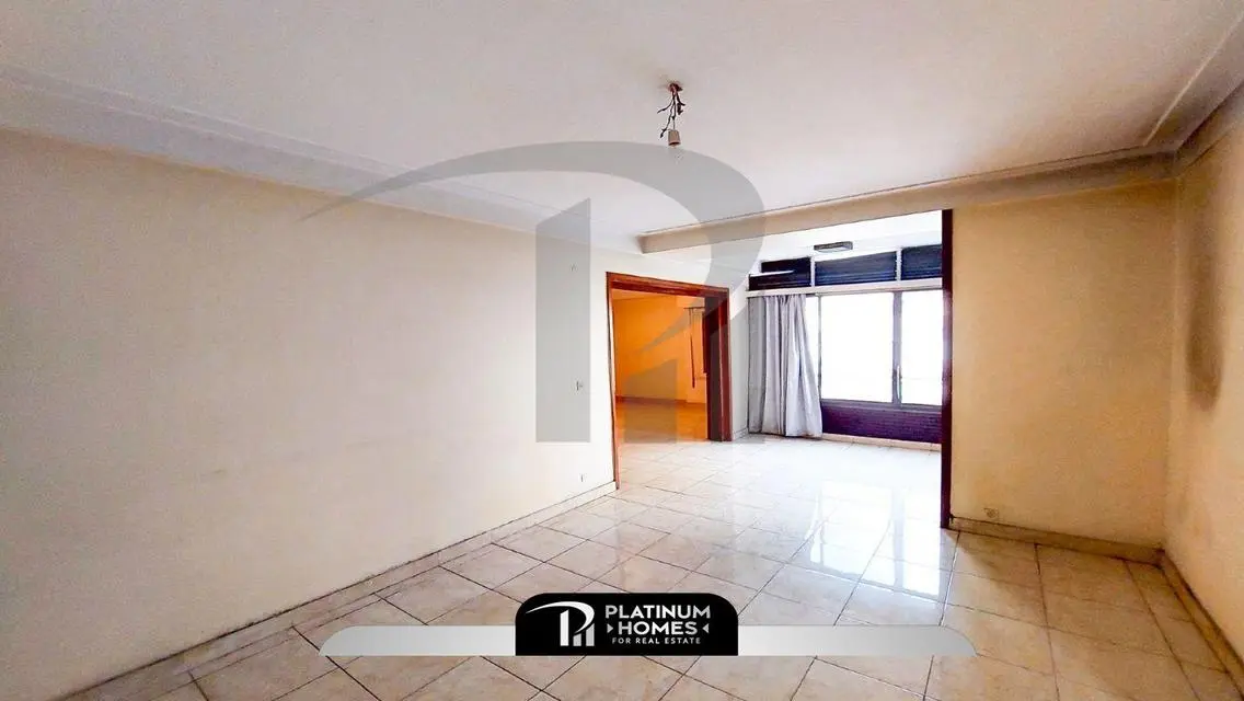 Stunning 250 sqm Apartment Overlooking the Lake