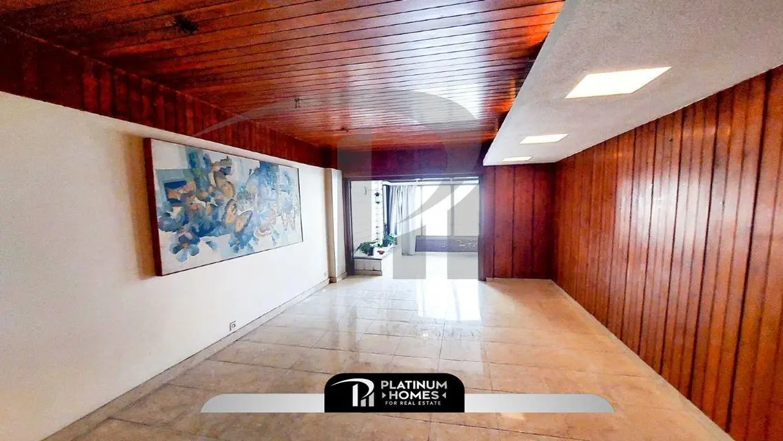 Stunning 250 sqm Apartment Overlooking the Lake
