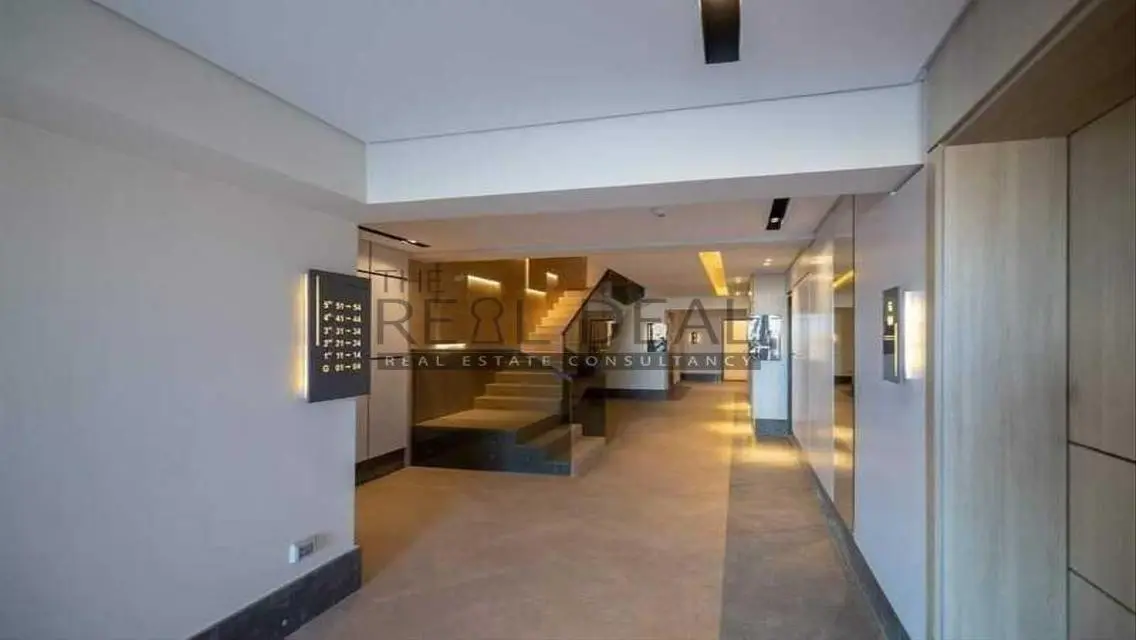 Luxury One-Story Villa at Swan Lake