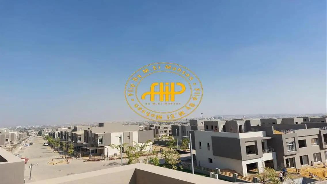 تاون هاوس كورنر للبيع في إيتابا 320م