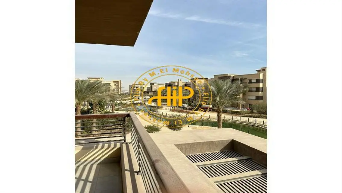 شقة حصرية بإطلالة على البحيرة للإيجار في ويستريدج