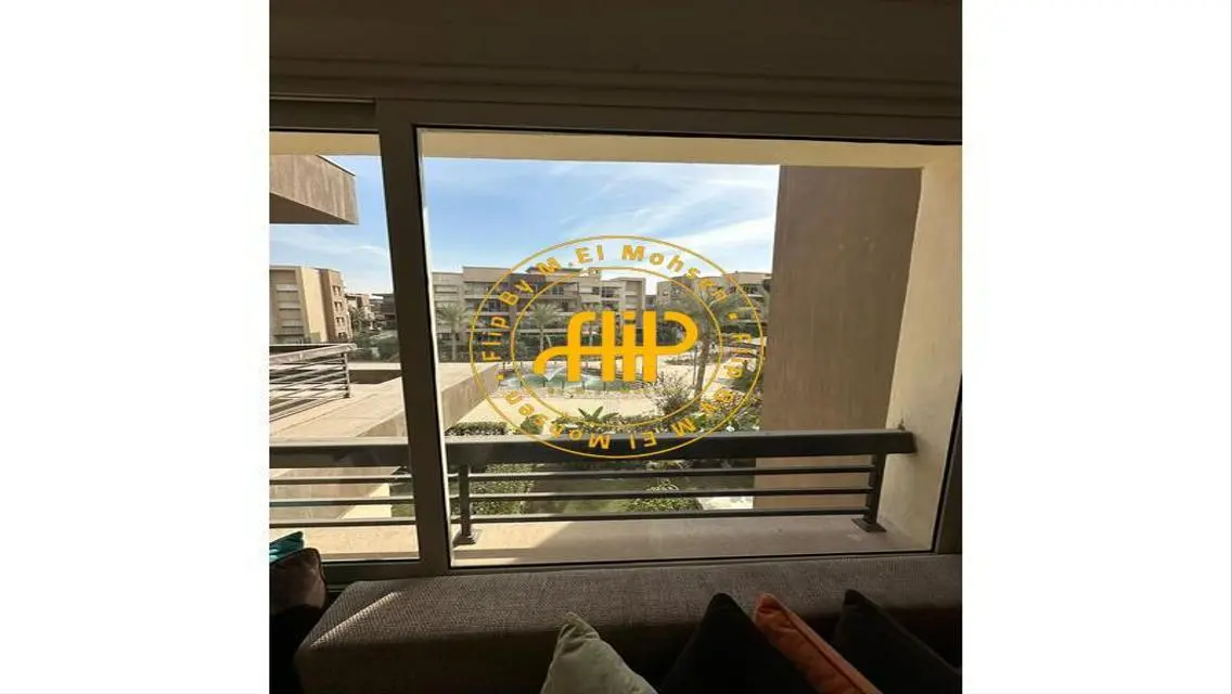 شقة حصرية بإطلالة على البحيرة للإيجار في ويستريدج