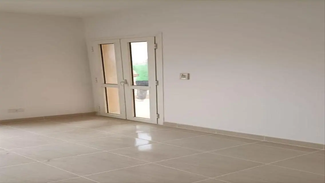 شقة مميزة للإيجار 3 غرف نوم -131