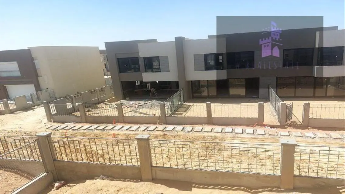 فيلا للبيع في بادية بالم هيلز بموقع متميز