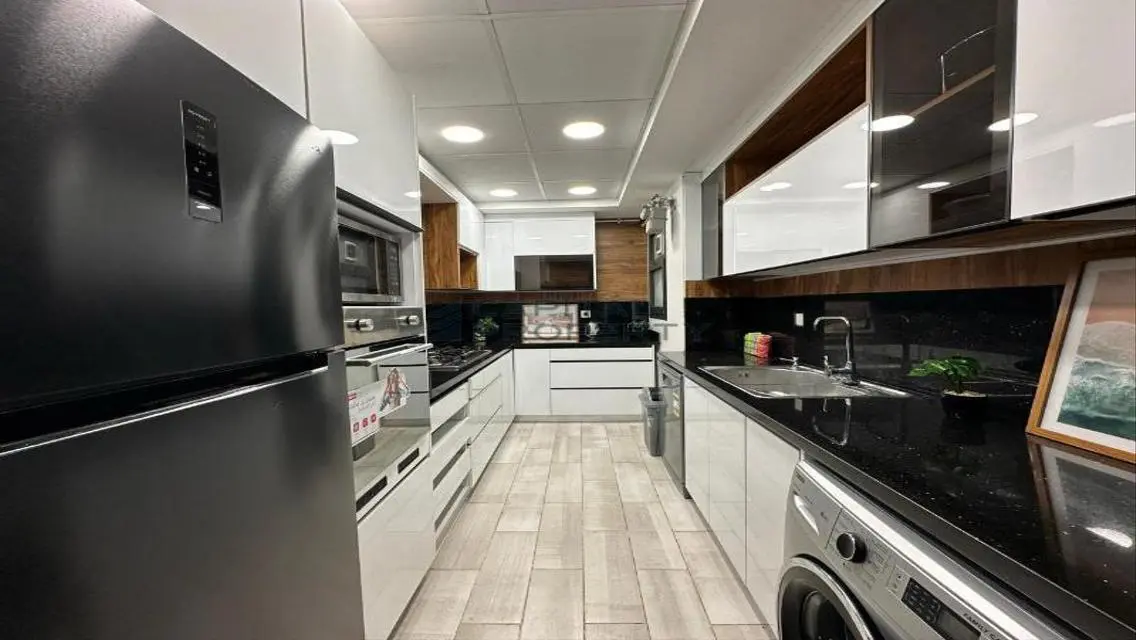 Luxury Apartment with 2500 sq ft - $125,000